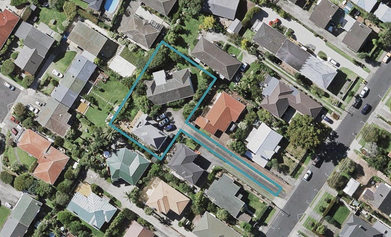 1/13 Eversleigh Road, Belmont, Auckland - Carousel 1