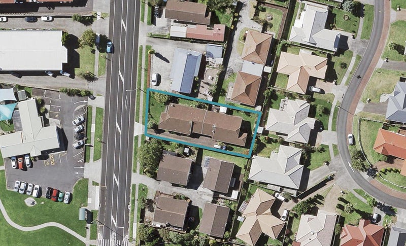 2/62 Aviemore Drive, Highland Park, Auckland - Carousel 1