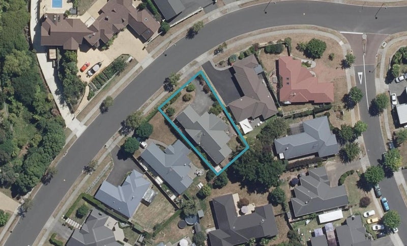 45 Saint James Drive, Huntington, Hamilton - Carousel 1