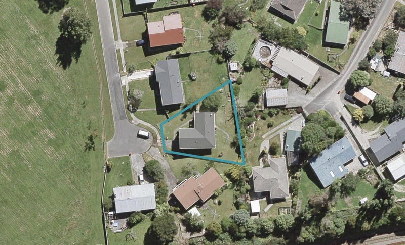 26 Edelweiss Grove, Timberlea, Upper Hutt - Carousel 1