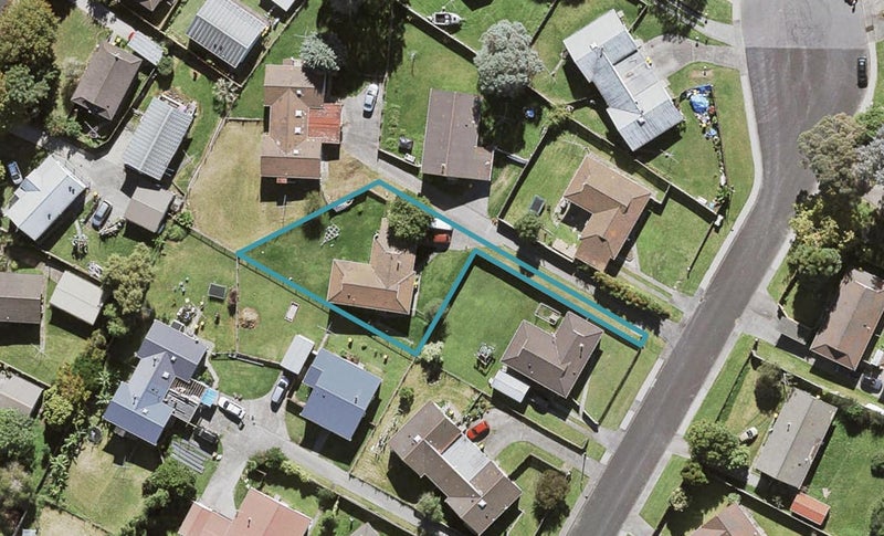 32 Brougham Place, West Harbour, Auckland - Carousel 1