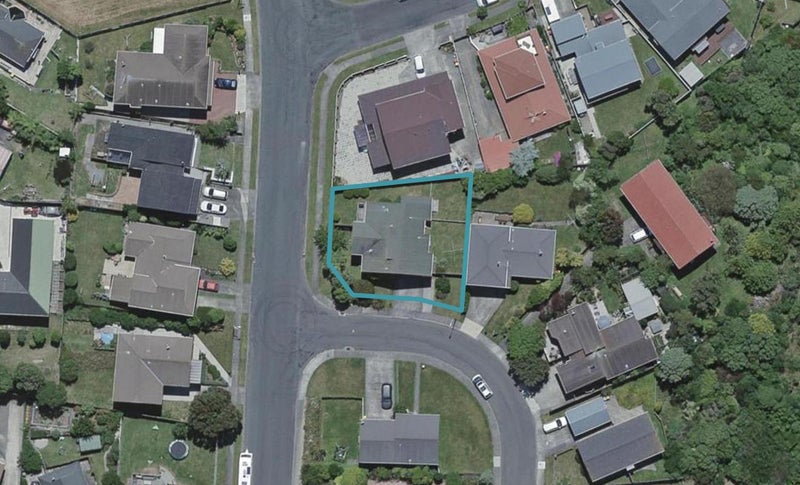 2 Deveron Place, Tawa, Wellington - Carousel 1
