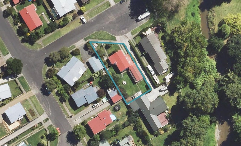 3 U'ren Place, Riverdale, Gisborne - Carousel 1