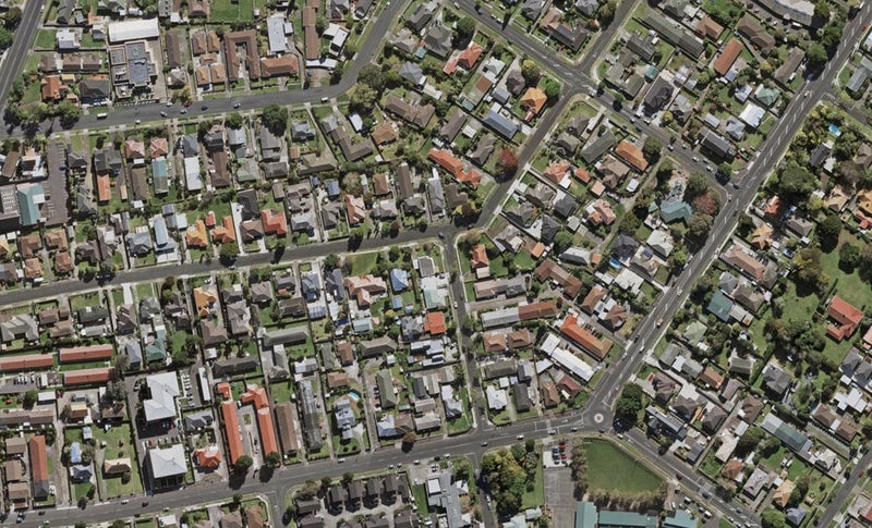1 Warwick Avenue, Papatoetoe, Auckland - Carousel 1