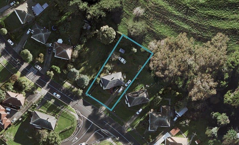 9 Roseman Avenue, Mount Roskill, Auckland - Carousel 1