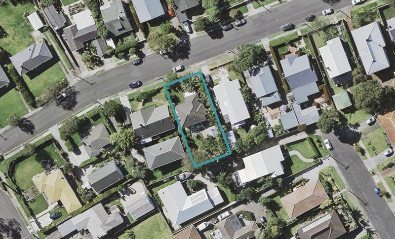 31 Egremont Street, Belmont, Auckland - Carousel 1