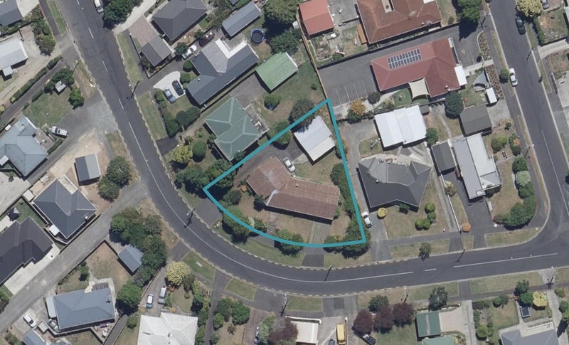 77 Mansel Avenue, Hillcrest, Hamilton - Carousel 1