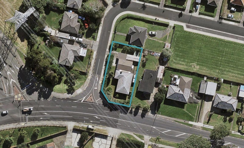 1 Waipapa Crescent, Otara, Auckland - Carousel 1