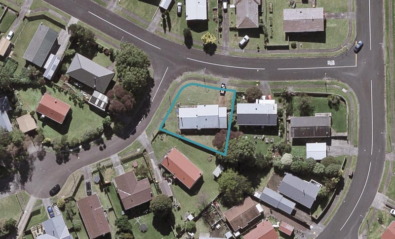 1 Elgin Grove, Merrilands, New Plymouth - Carousel 1