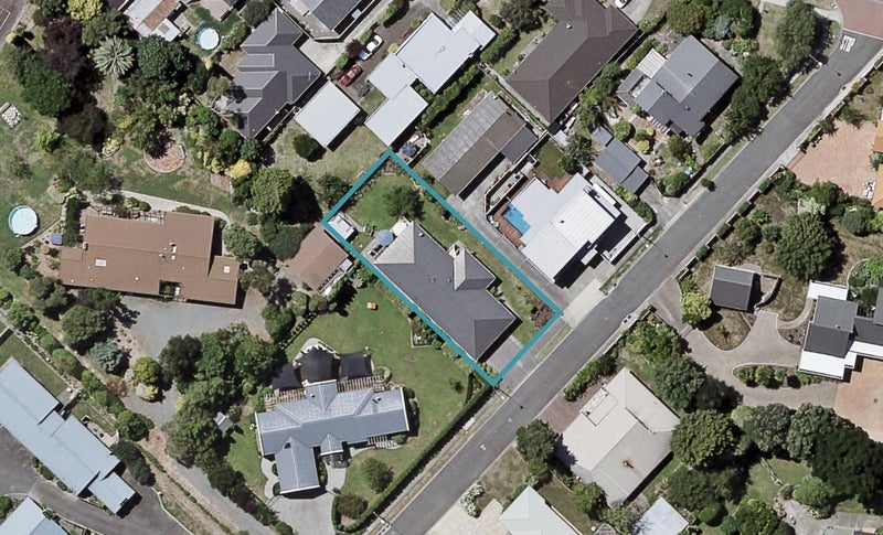 8 Ross Place, Greenmeadows, Napier - Carousel 1