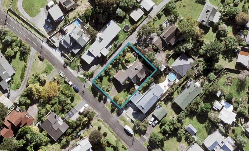 10 Alison Avenue, Herald Island, Auckland - Carousel 1