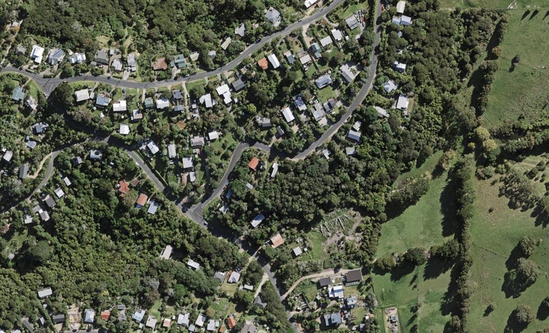 8 Karaka Road, Oneroa, Waiheke Island - Carousel 1