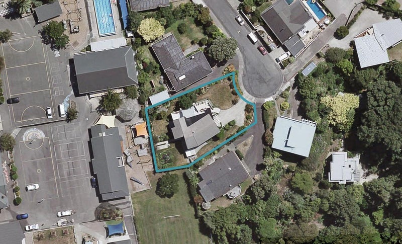8 Randall Place, Hospital Hill, Napier - Carousel 1