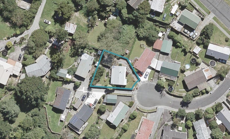 10 Edmund Lomas Grove, Birchville, Upper Hutt - Carousel 1