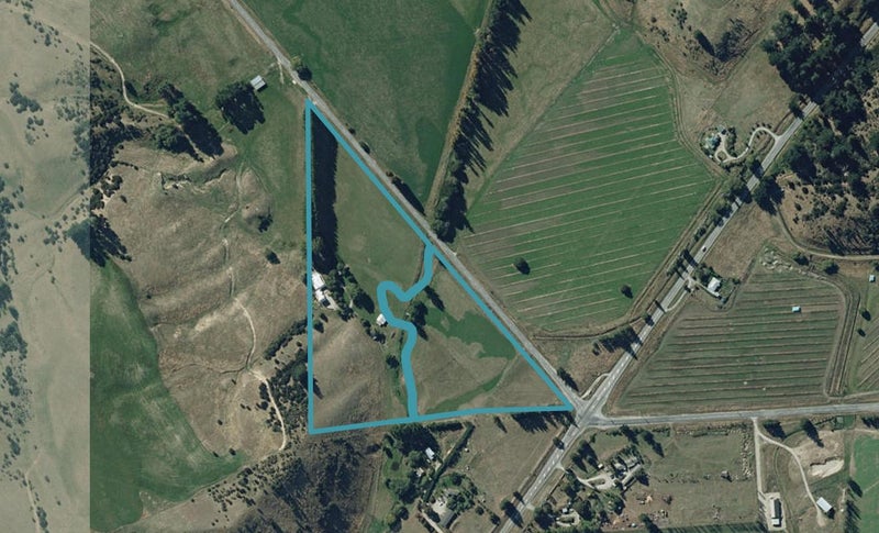 51 Maungawera Valley Road, Wanaka - Carousel 1
