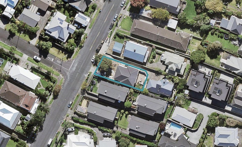 9 Mountain View Road, Morningside, Auckland - Carousel 1