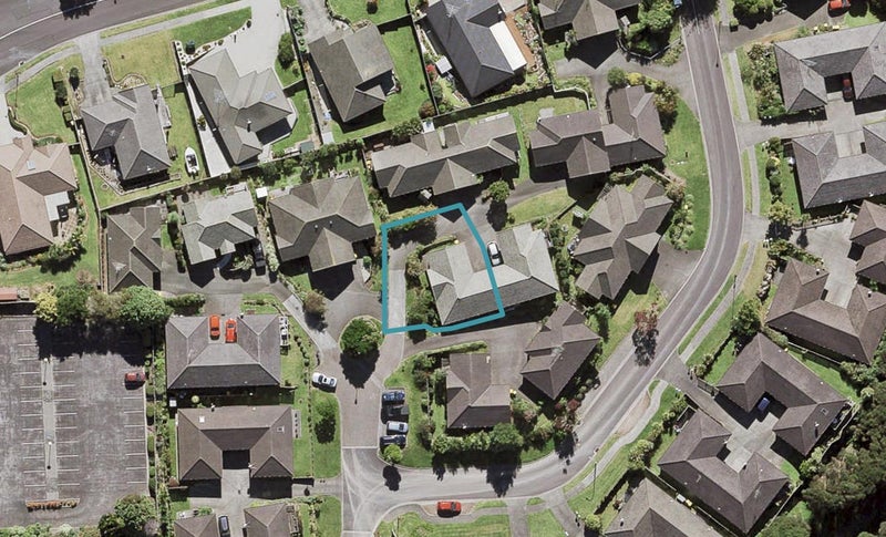 15 Regents Park Place, Westgate, Auckland - Carousel 1