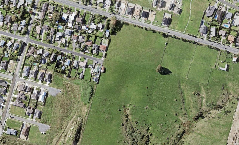 2D Karaka Road, Beachlands, Auckland - Carousel 1