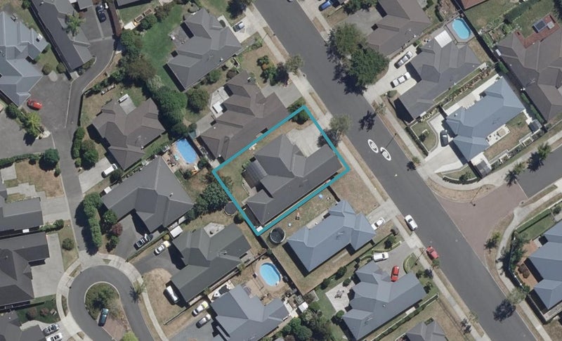 51 Barrington Drive, Huntington, Hamilton - Carousel 1