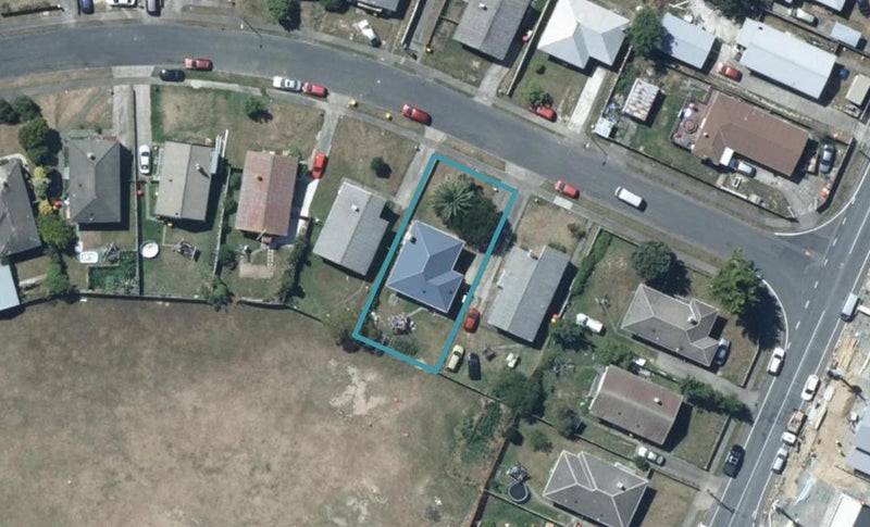 5 Bellona Place, Cannons Creek, Porirua - Carousel 1