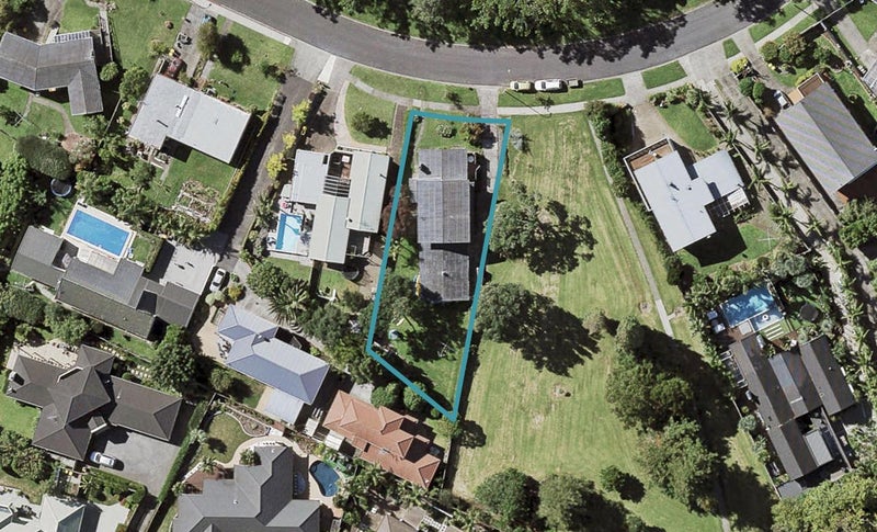12 Sunnyhill Crescent, Sunnyhills, Auckland - Carousel 1