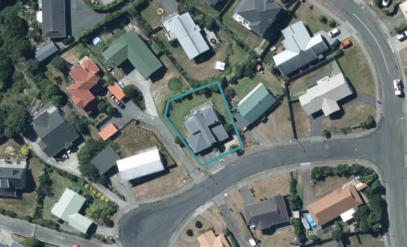6 Coventry Close, Ascot Park, Porirua - Carousel 1
