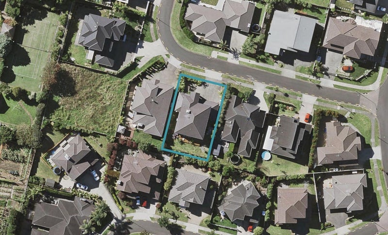 8 Leburn Crescent, Flat Bush, Auckland - Carousel 1