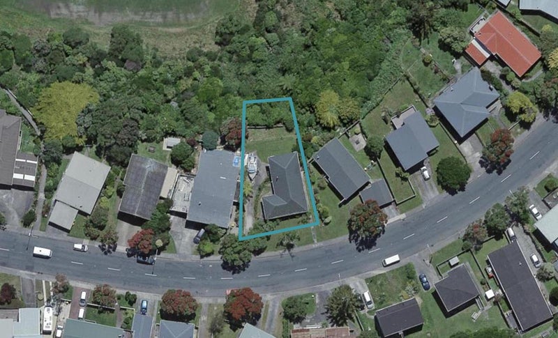 106 Stewart Drive, Newlands, Wellington - Carousel 1