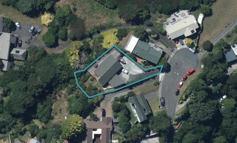 77 Gordon Road, Plimmerton, Porirua - Carousel 1
