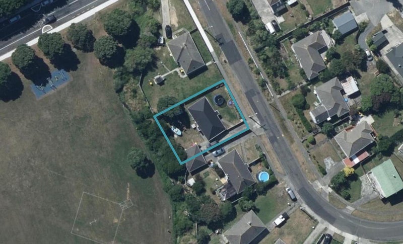 4 Chaffey Crescent, Titahi Bay, Porirua - Carousel 1