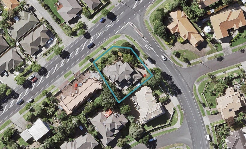 1 Santa Ana Drive, Shamrock Park, Auckland - Carousel 1
