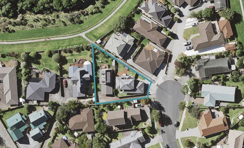2/42 Headcorn Place, Botany Downs, Auckland - Carousel 1