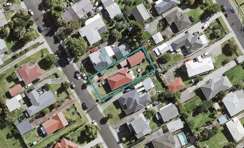 13 Robert Burke Place, Henderson, Auckland - Carousel 1