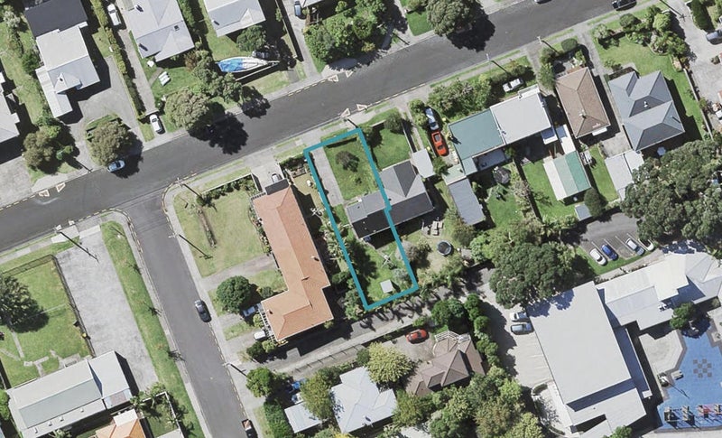 9 Westwell Road, Belmont, Auckland - Carousel 1
