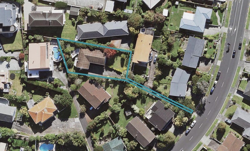 11 Chelsea View Drive, Chatswood, Auckland - Carousel 1