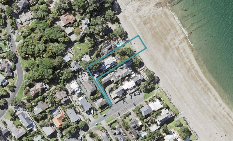 16 The Esplanade, Campbells Bay, Auckland - Carousel 1