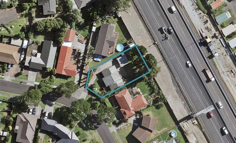 10 Gardone Terrace, Conifer Grove, Takanini - Carousel 1