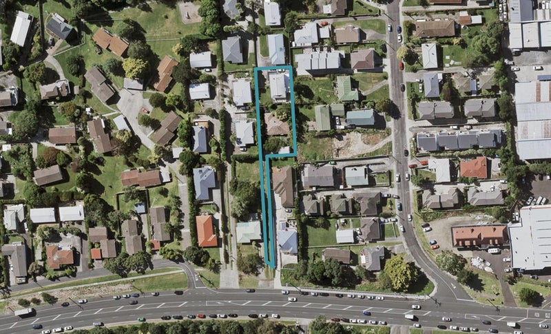 2/221 Wairau Road, Totara Vale, Auckland - Carousel 1