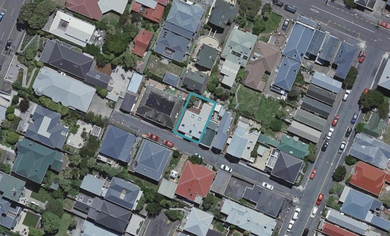 8 Tutchen Avenue, Mount Victoria, Wellington - Carousel 1