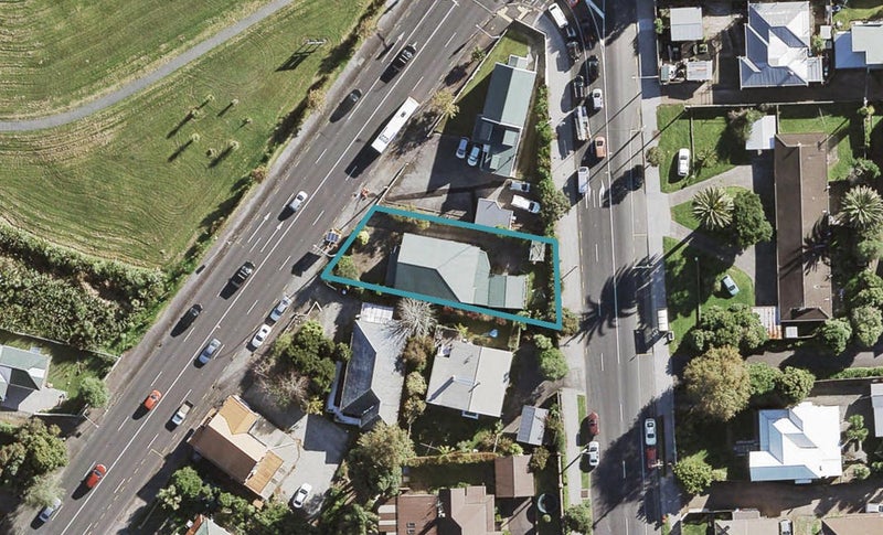 2/13 Blockhouse Bay Road, Avondale, Auckland - Carousel 1
