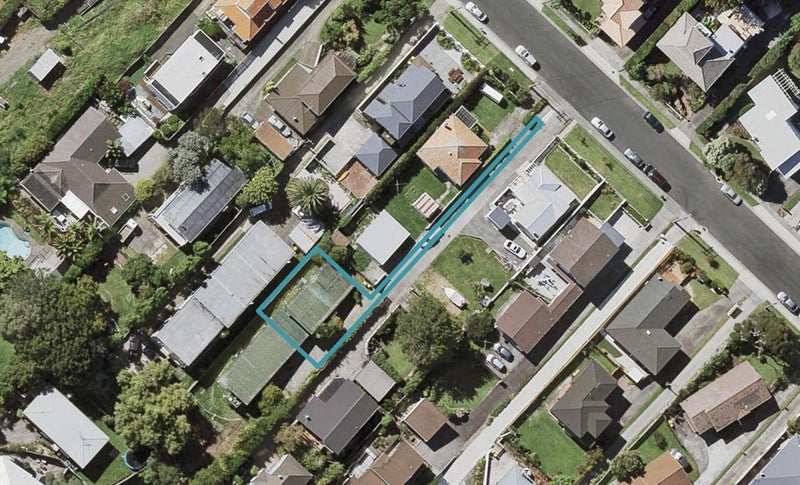 1/0 Dallinghoe Crescent, Milford, Auckland - Carousel 1