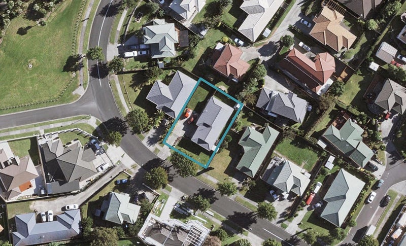 68 De Havilland Drive, Goodwood Heights, Auckland - Carousel 1