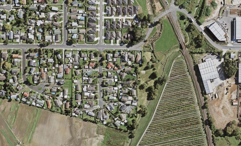 8 Lipton Grove, Opaheke, Papakura - Carousel 1