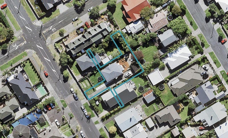 8/19 Huia Road, Point Chevalier, Auckland - Carousel 1