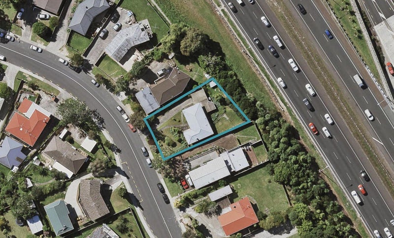 11 Totaravale Drive, Totara Vale, Auckland - Carousel 1