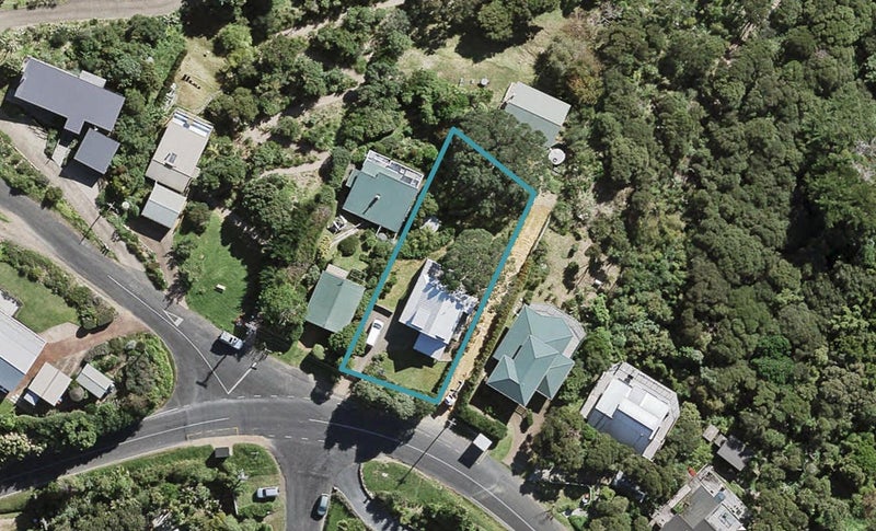 69 Queens Drive, Oneroa, Waiheke Island - Carousel 1