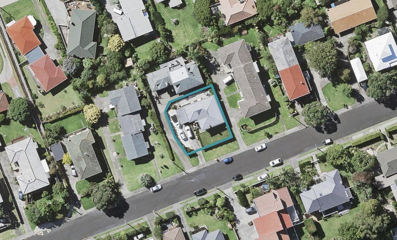 16 Westwell Road, Belmont, Auckland - Carousel 1