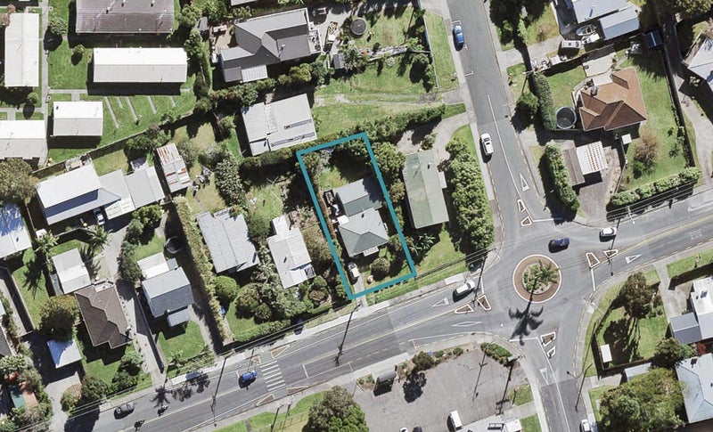 216 Beach Haven Road, Beach Haven, Auckland - Carousel 1