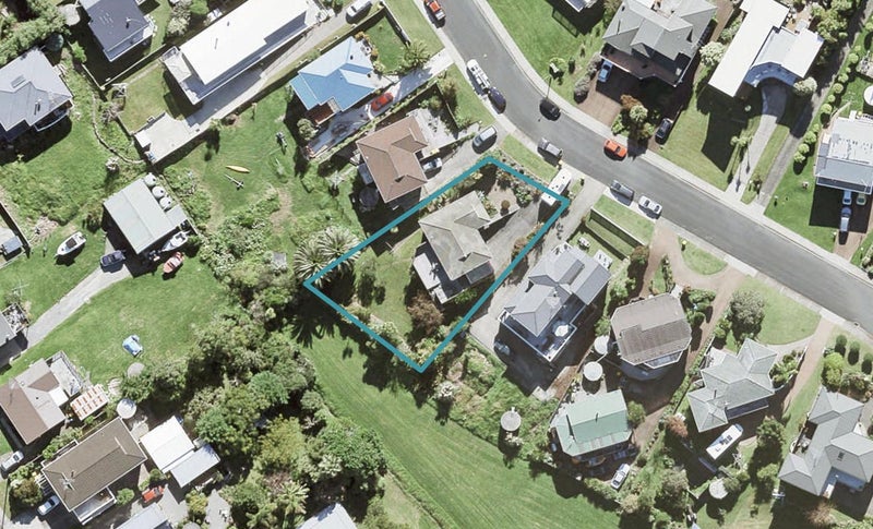 15 Zita Avenue, Matakatia, Whangaparaoa - Carousel 1