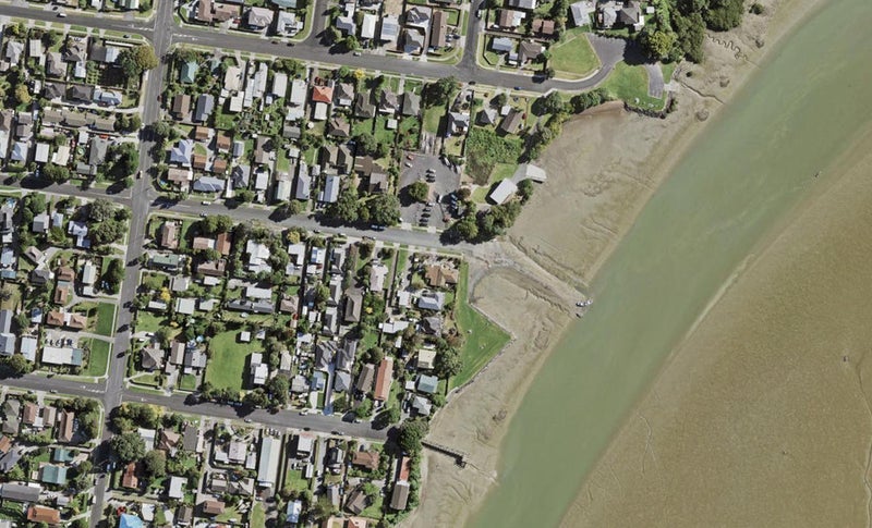 23 Hazards Road, Weymouth, Auckland - Carousel 1